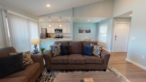 AH-H229 Newly Remodeled Second Floor Condo, Overlooking PoolHot Tub
